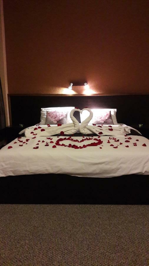 Sveciu Namai- Kazlu Ruda Hotel ภายนอก รูปภาพ